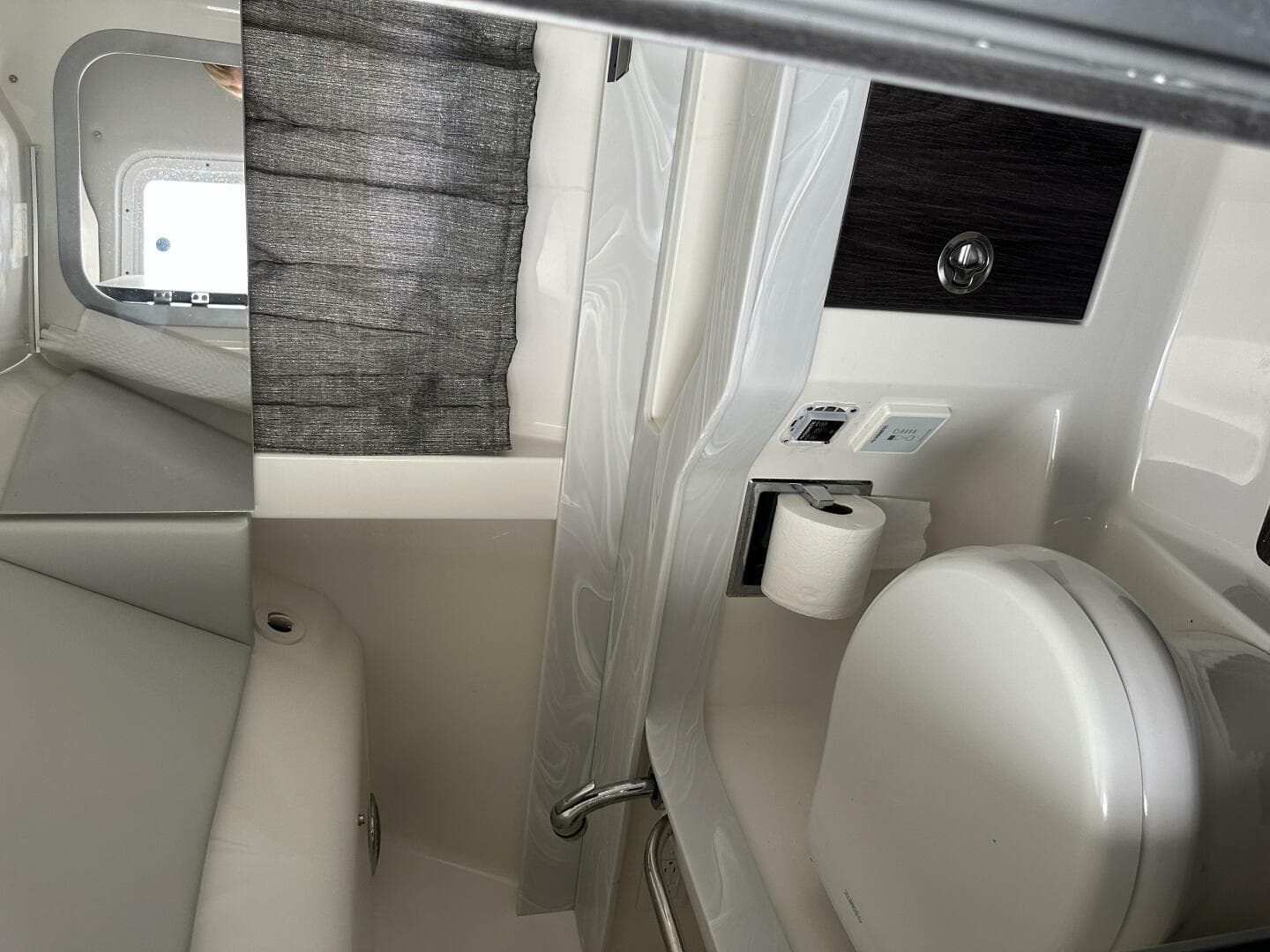 2021 Formula 350 Crossover Bowrider OB — photo 26