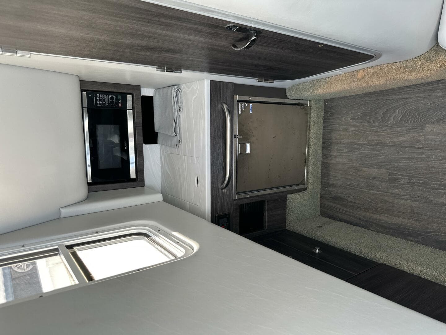 2021 Formula 350 Crossover Bowrider OB — photo 25