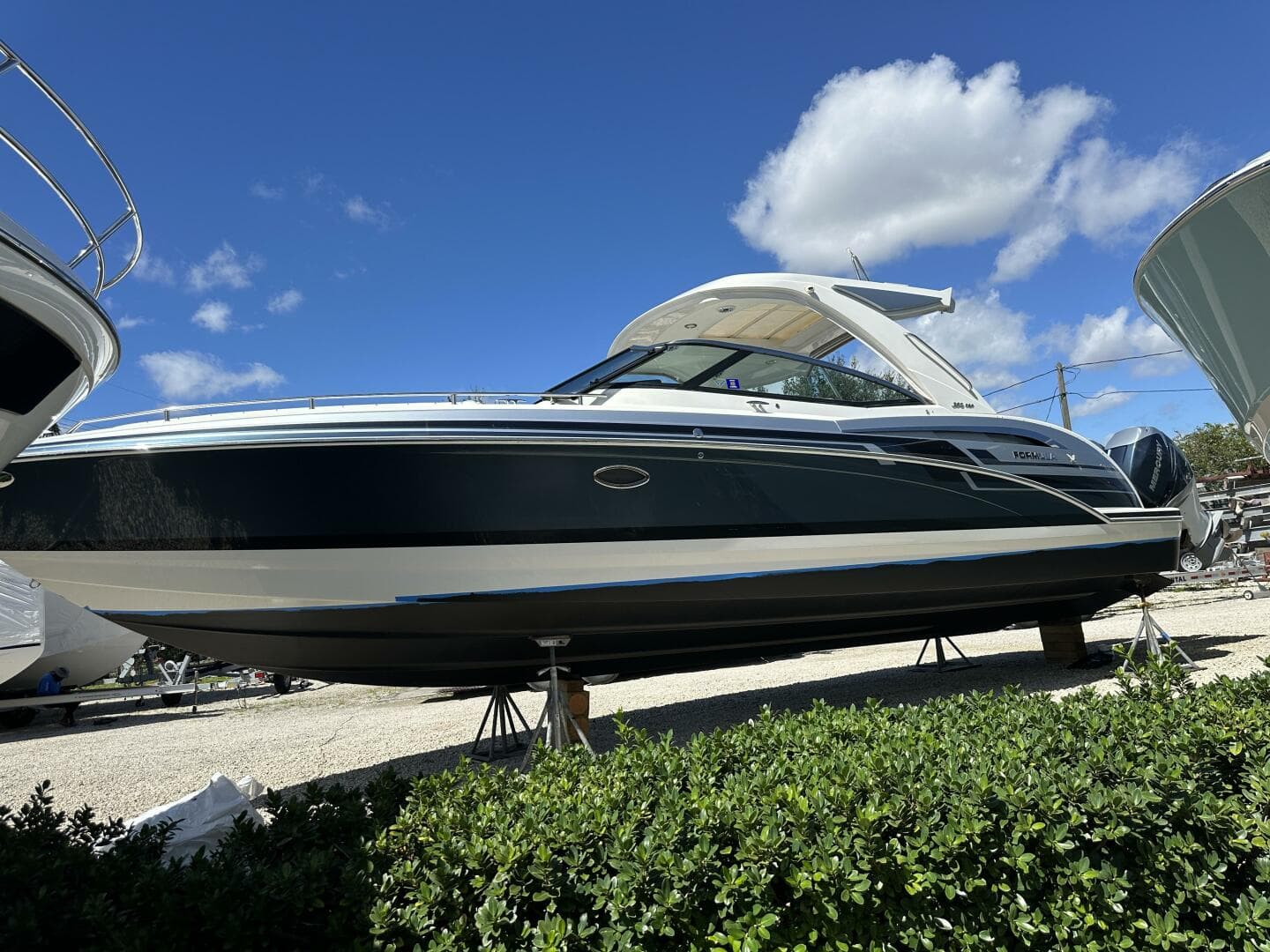 2021 Formula 350 Crossover Bowrider OB — photo 4