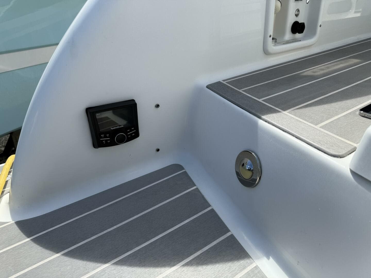 2021 Formula 350 Crossover Bowrider OB — photo 31