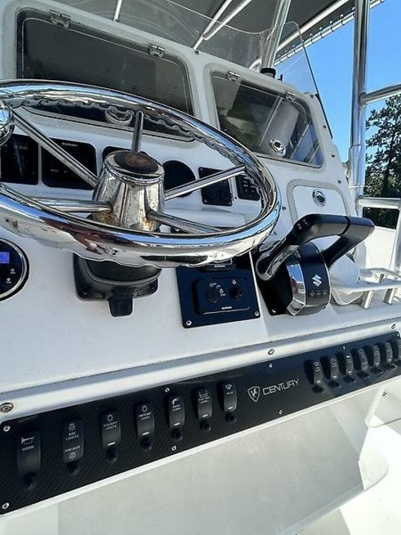 2000 Century 3100 Center Console — photo 15