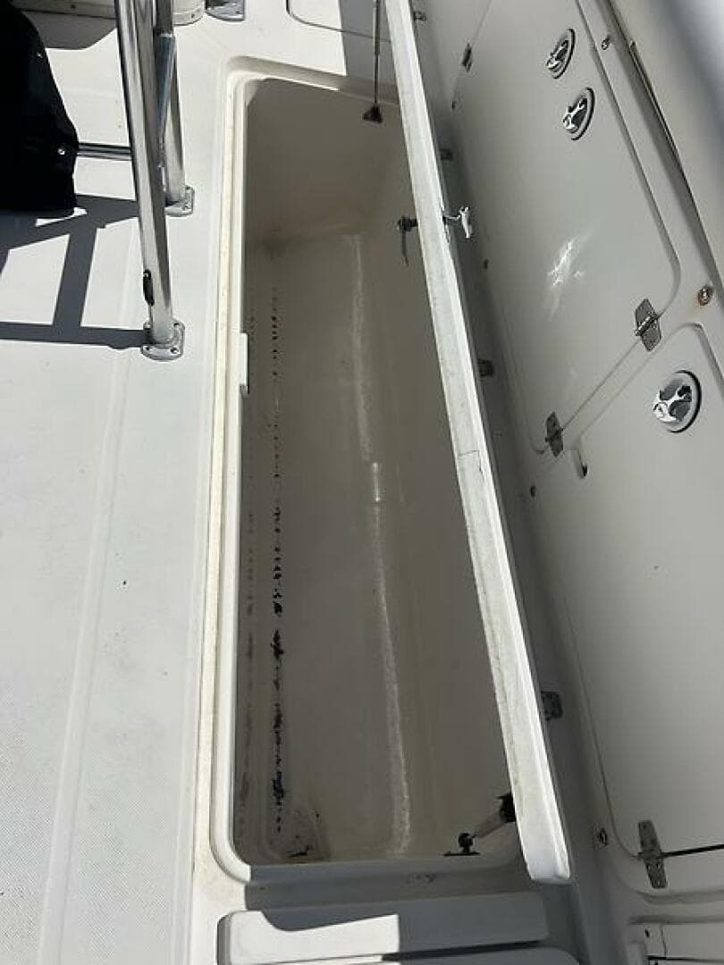 2000 Century 3100 Center Console — photo 18
