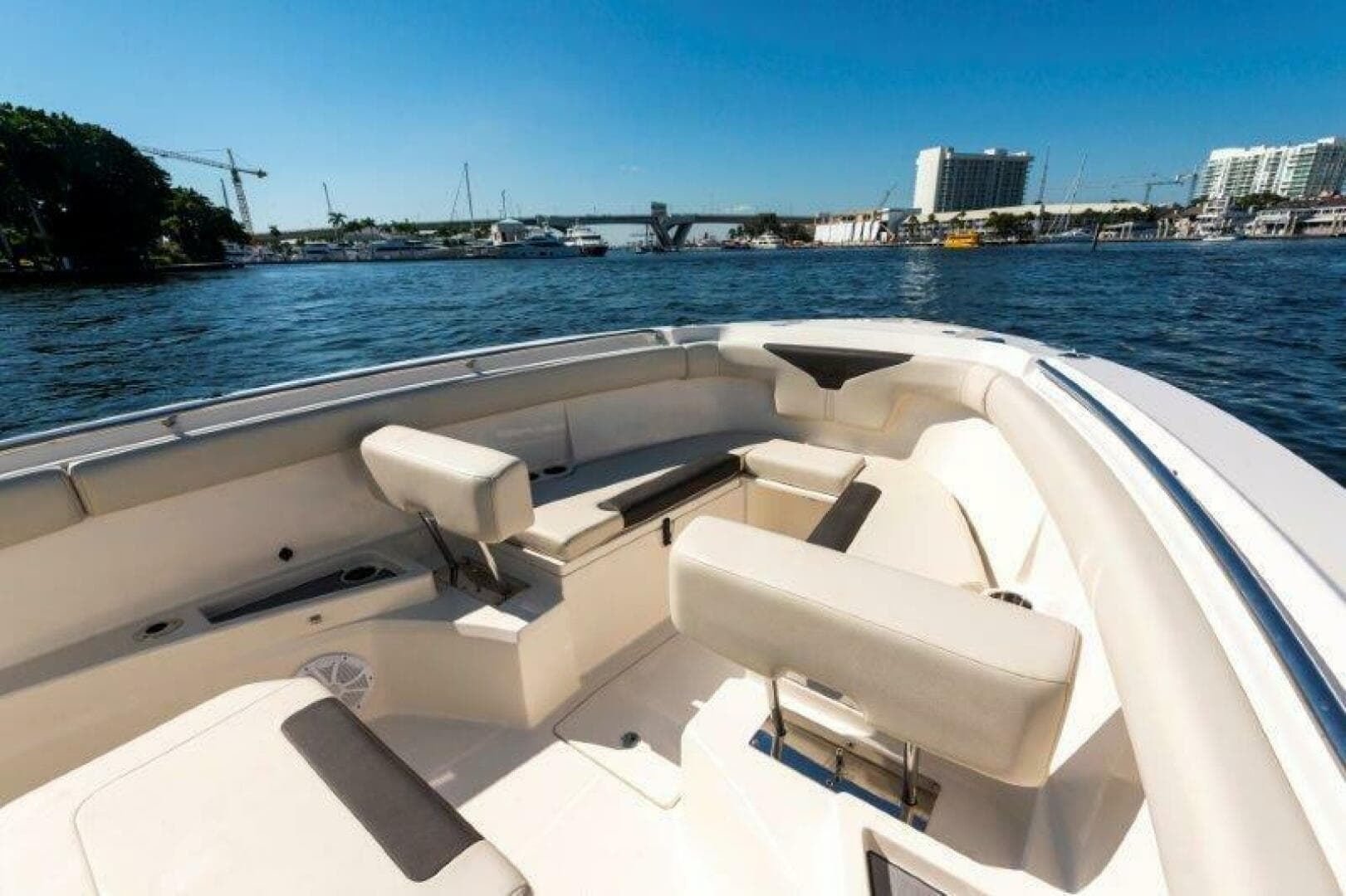 2025 Sailfish 312 Center Console — photo 4