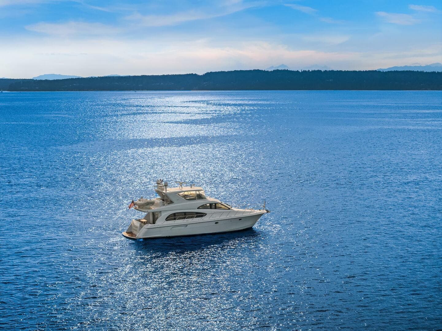 2001 Hatteras Cockpit — photo 34