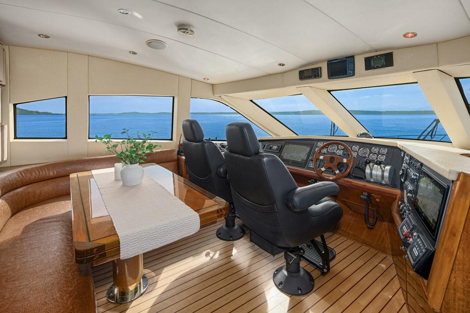 2001 Hatteras Cockpit — photo 7