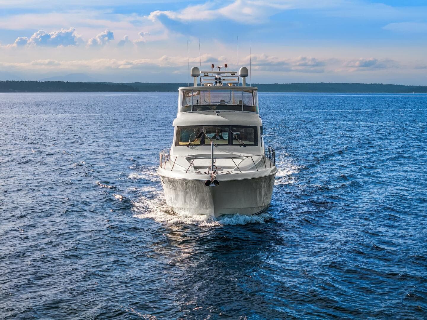 2001 Hatteras Cockpit — photo 31