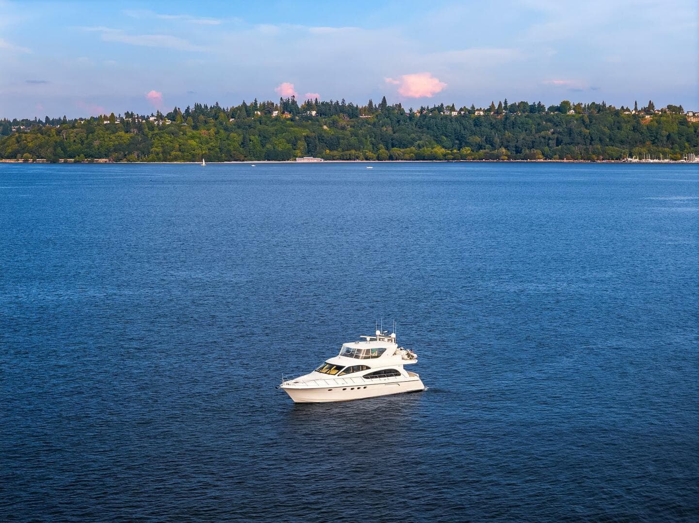 2001 Hatteras Cockpit — photo 35