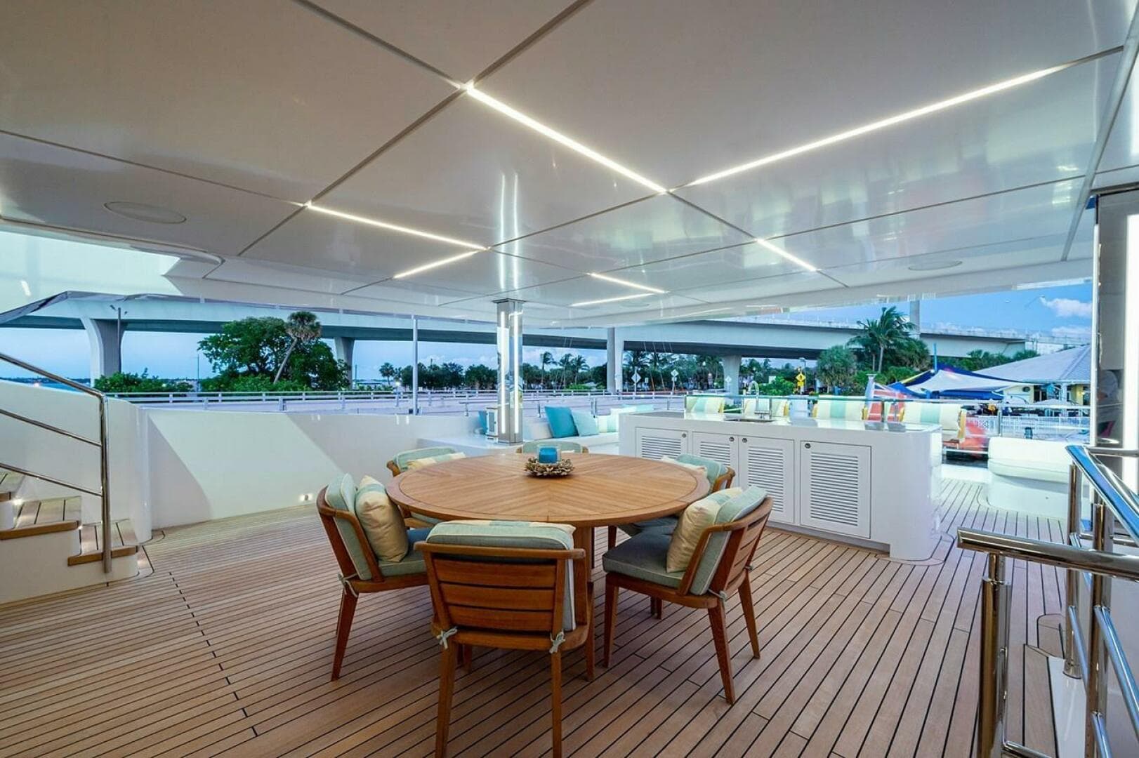 2020 Majesty Yachts 140 — photo 24