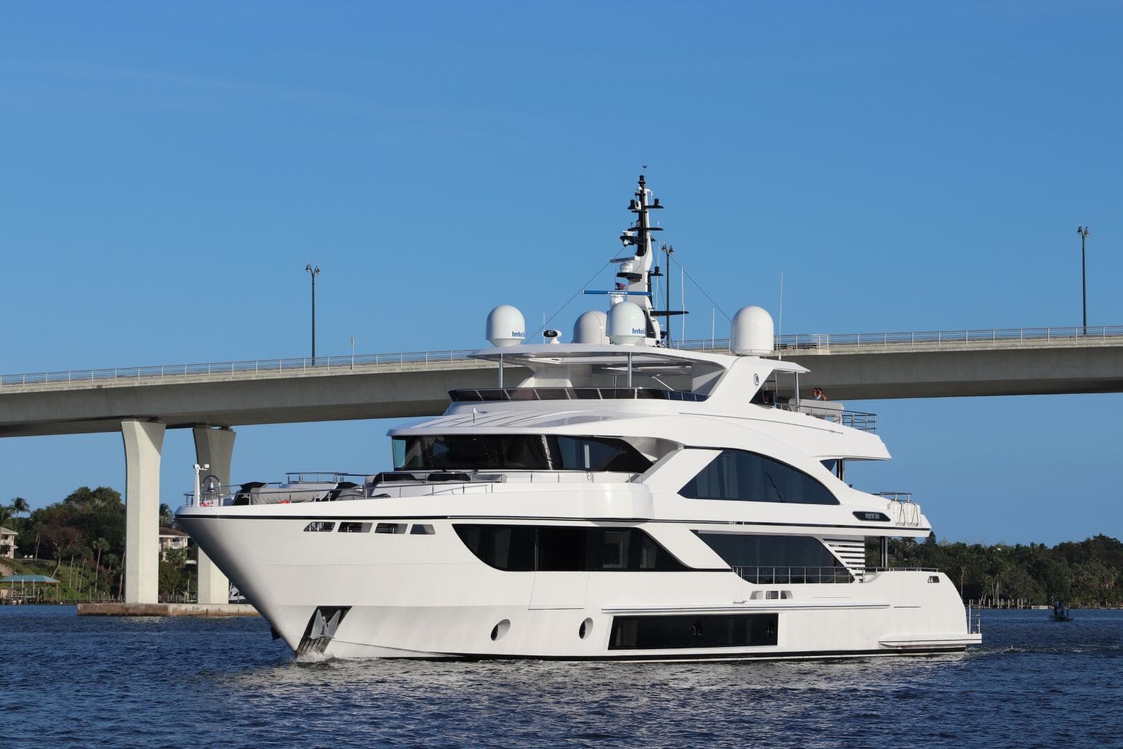 2020 Majesty Yachts 140 — photo 5