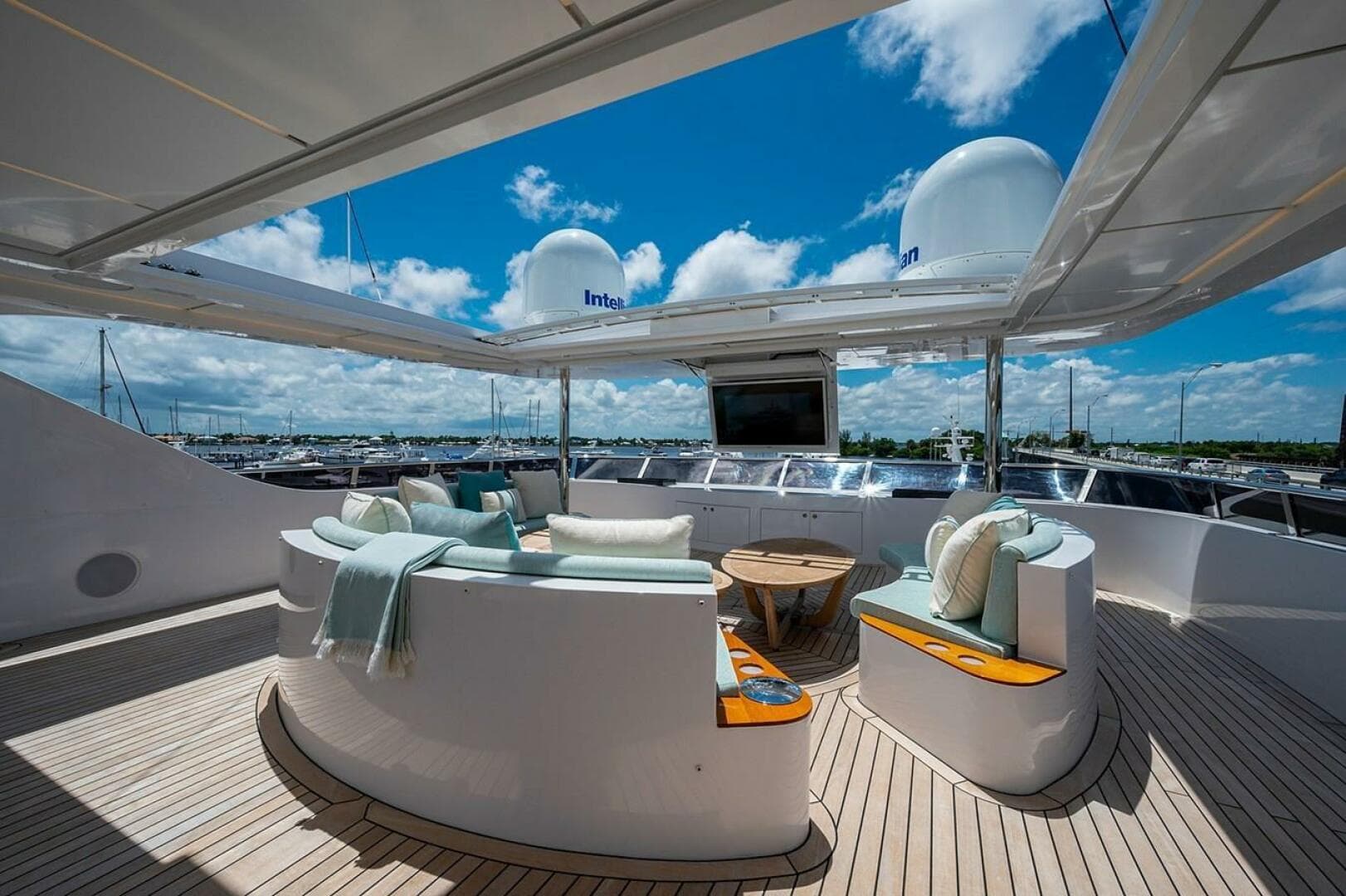 2020 Majesty Yachts 140 — photo 13
