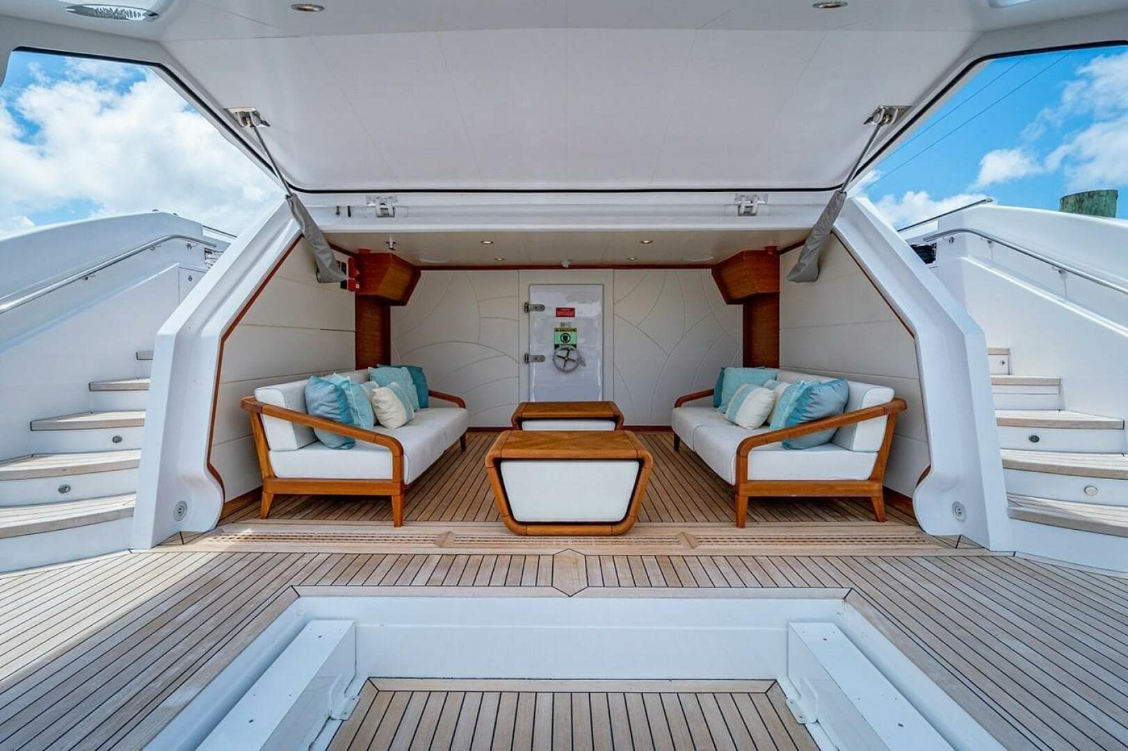 2020 Majesty Yachts 140 — photo 19