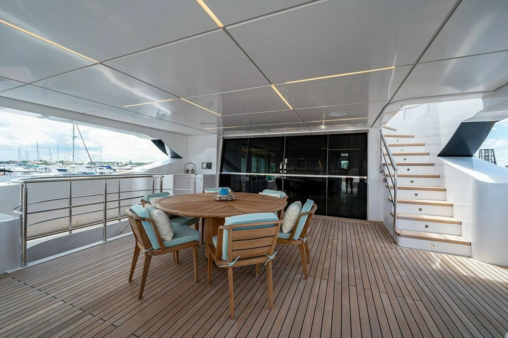 2020 Majesty Yachts 140 — photo 18