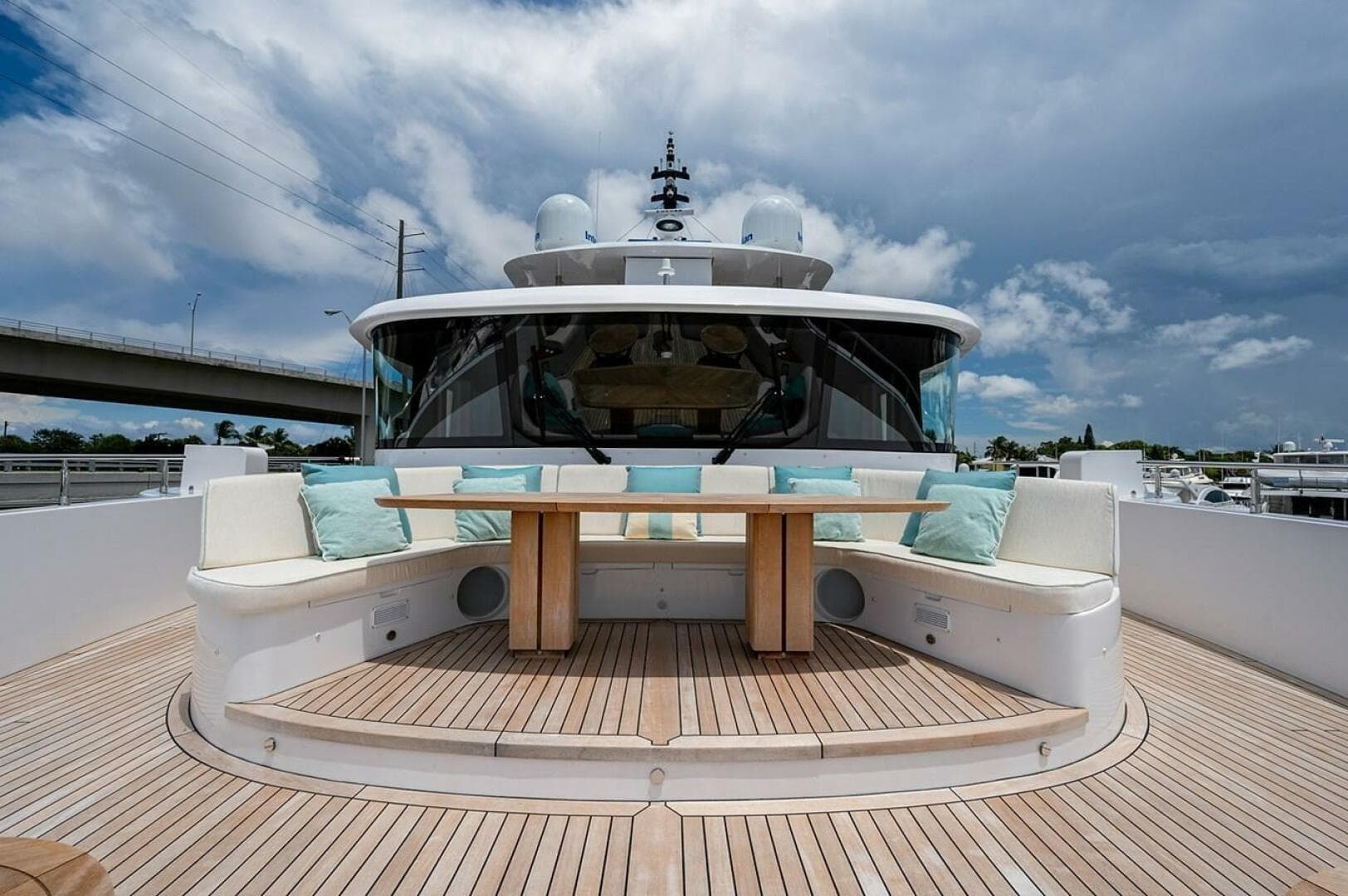 2020 Majesty Yachts 140 — photo 15