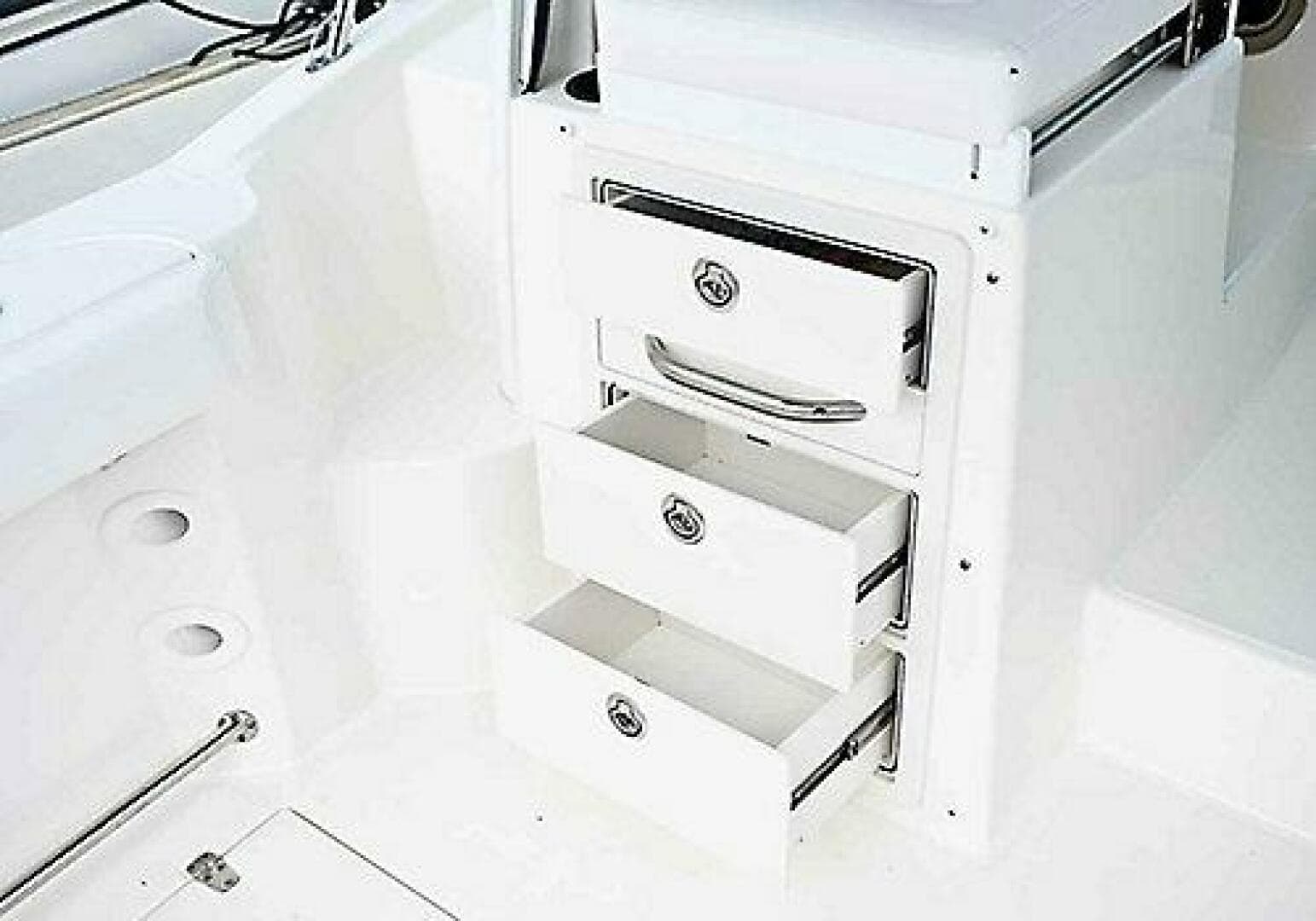 2019 Boston Whaler Conquest — photo 7