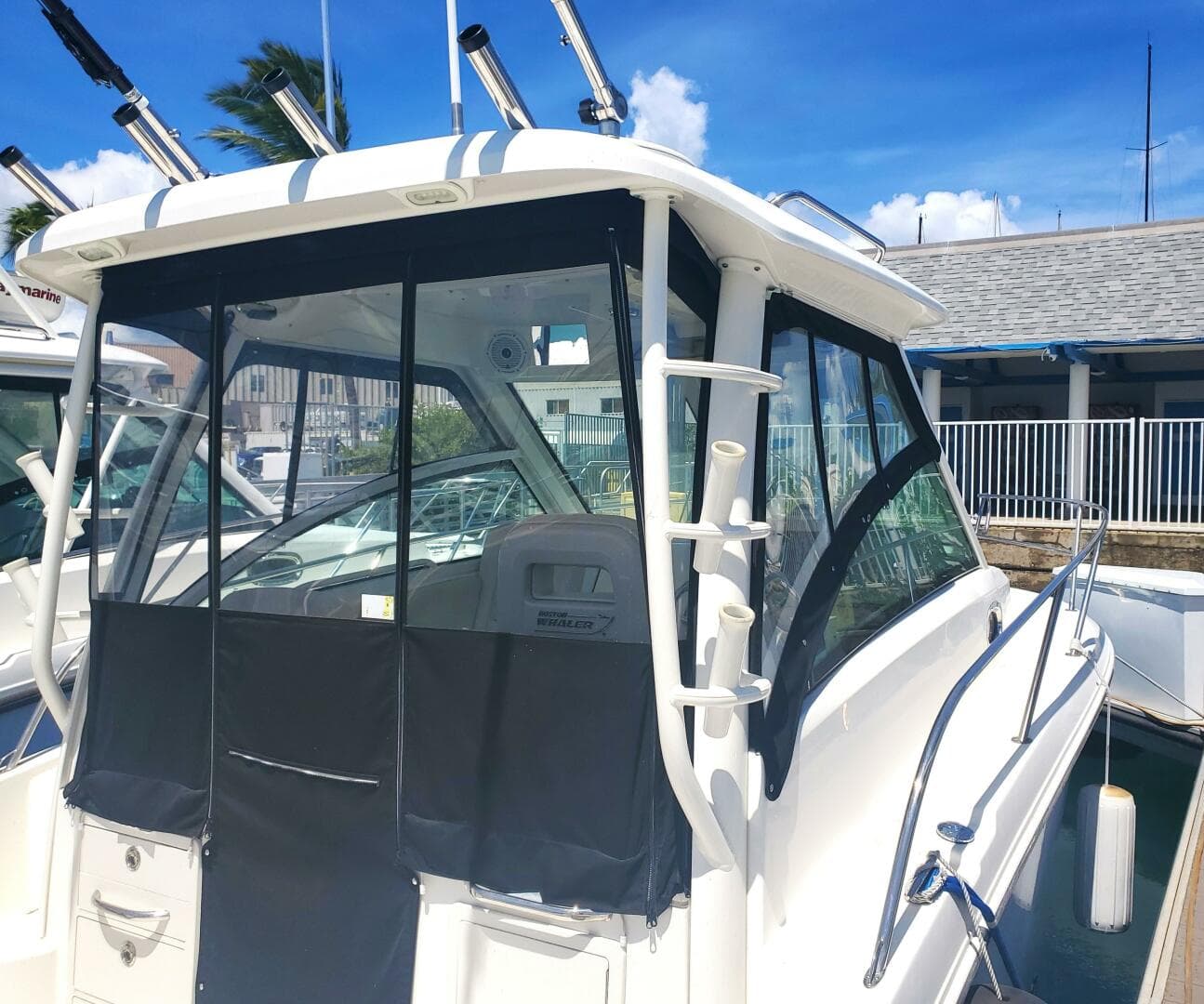 2019 Boston Whaler Conquest — photo 3