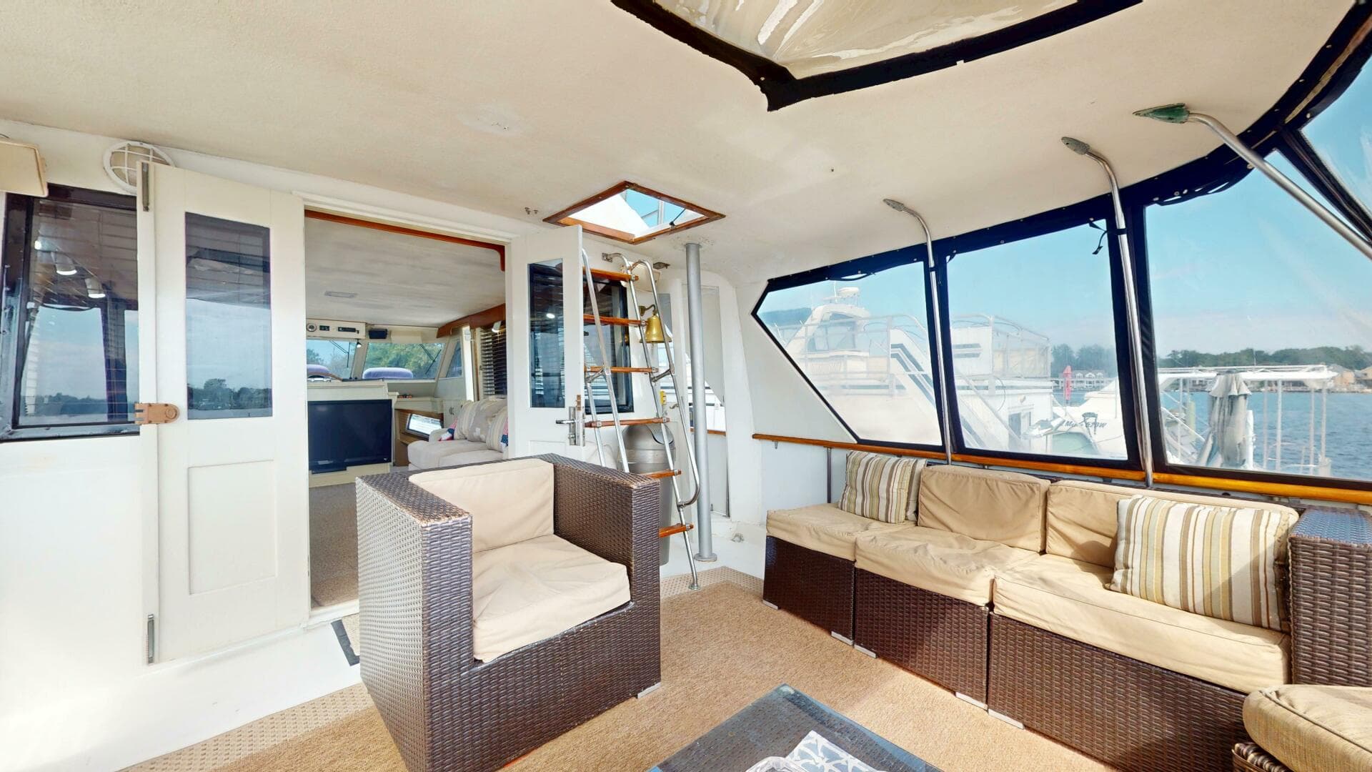 1974 Hatteras Motor Yacht — photo 25