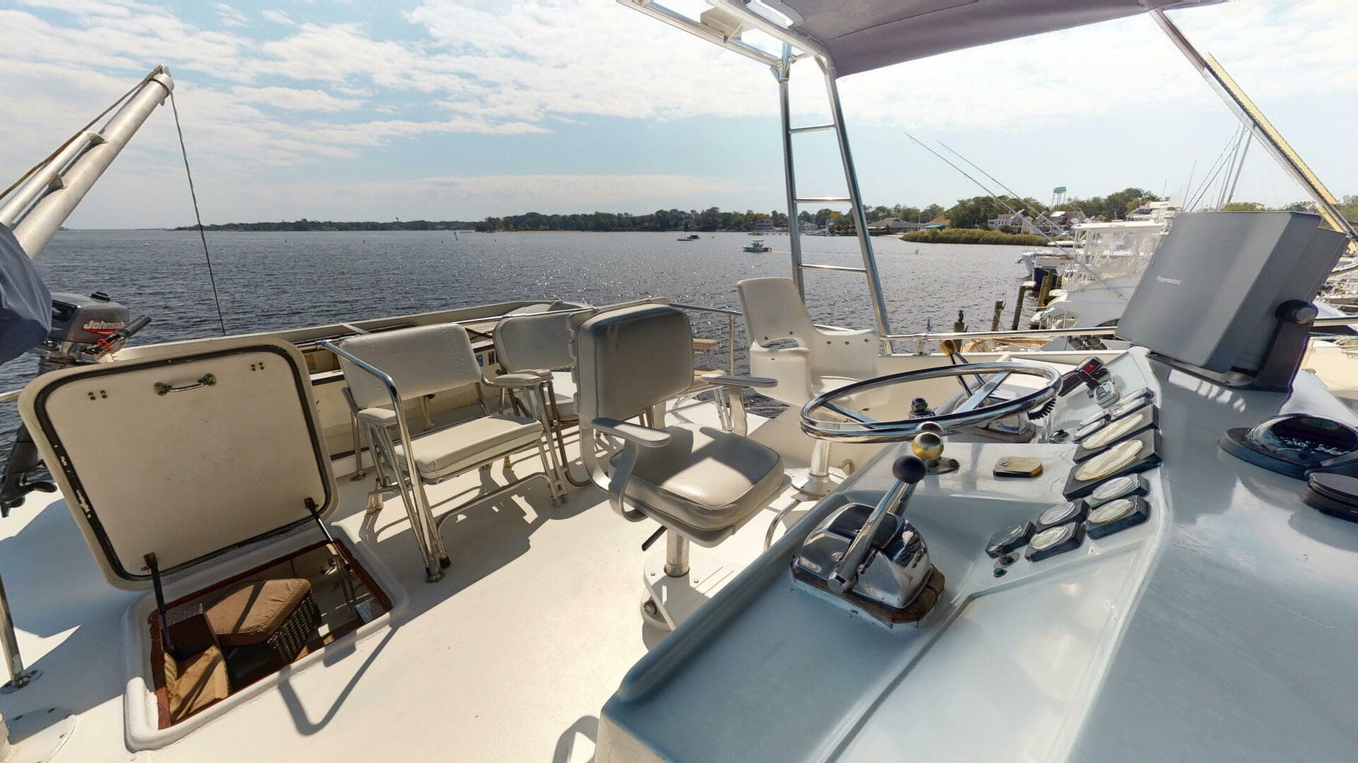 1974 Hatteras Motor Yacht — photo 45