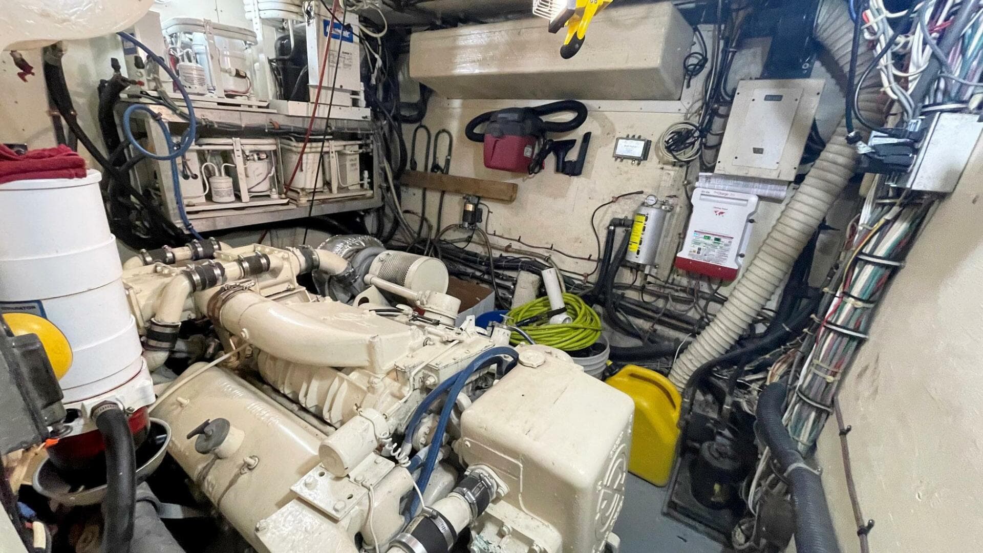 1974 Hatteras Motor Yacht — photo 41