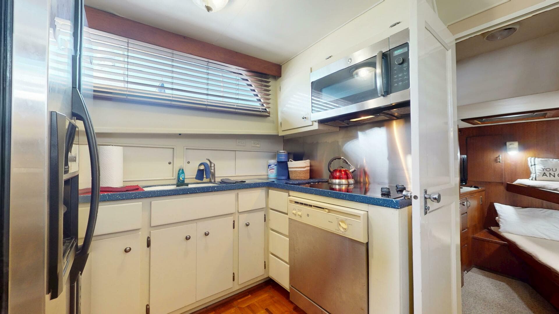 1974 Hatteras Motor Yacht — photo 29