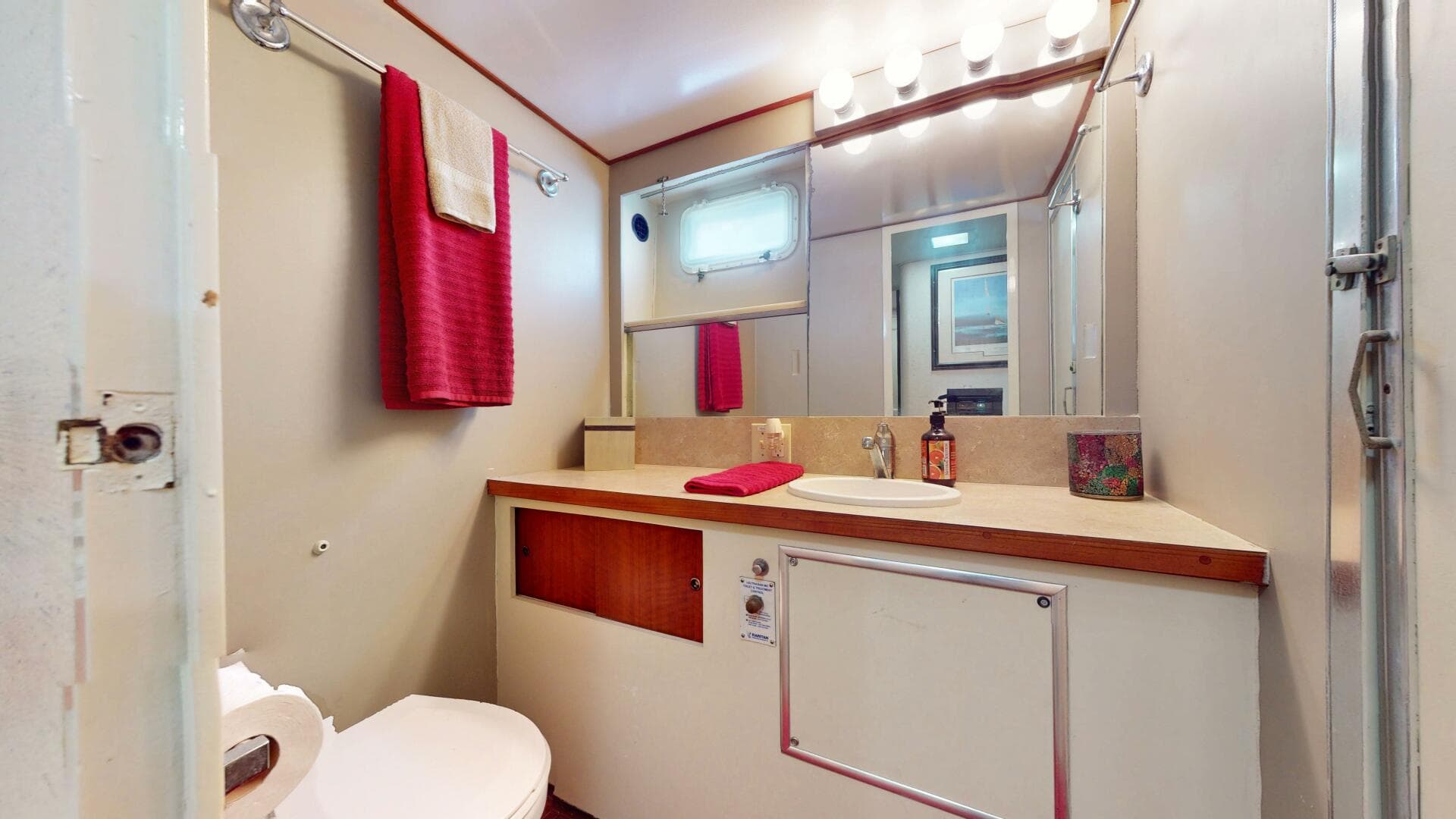 1974 Hatteras Motor Yacht — photo 35