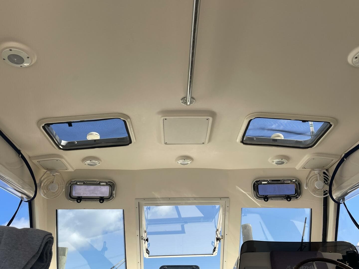 2005 Mainship 30 Pilot II — photo 34