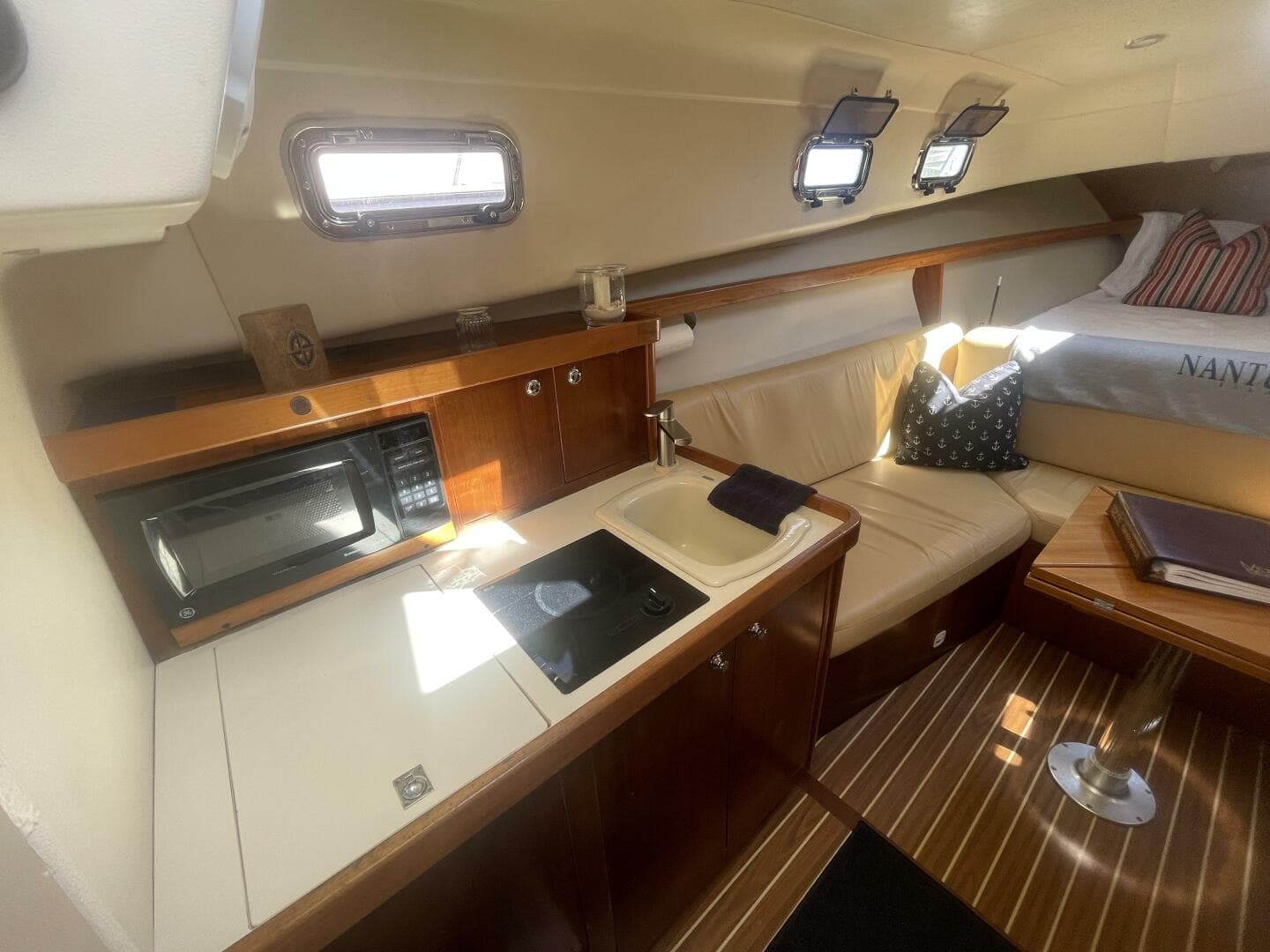 2005 Mainship 30 Pilot II — photo 17