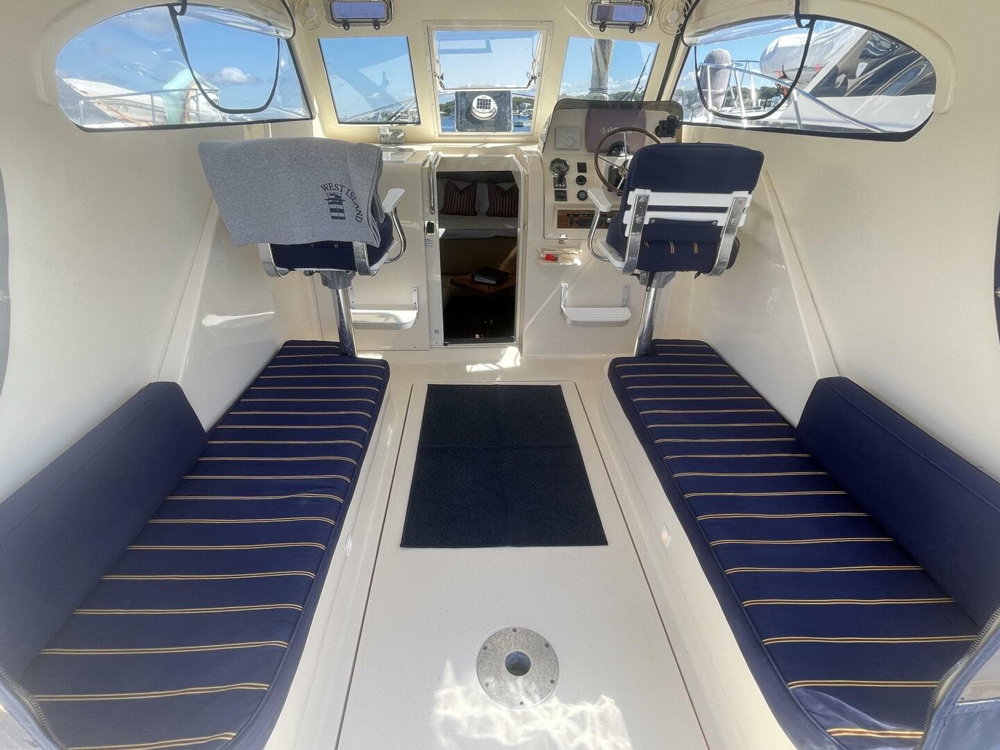 2005 Mainship 30 Pilot II — photo 38