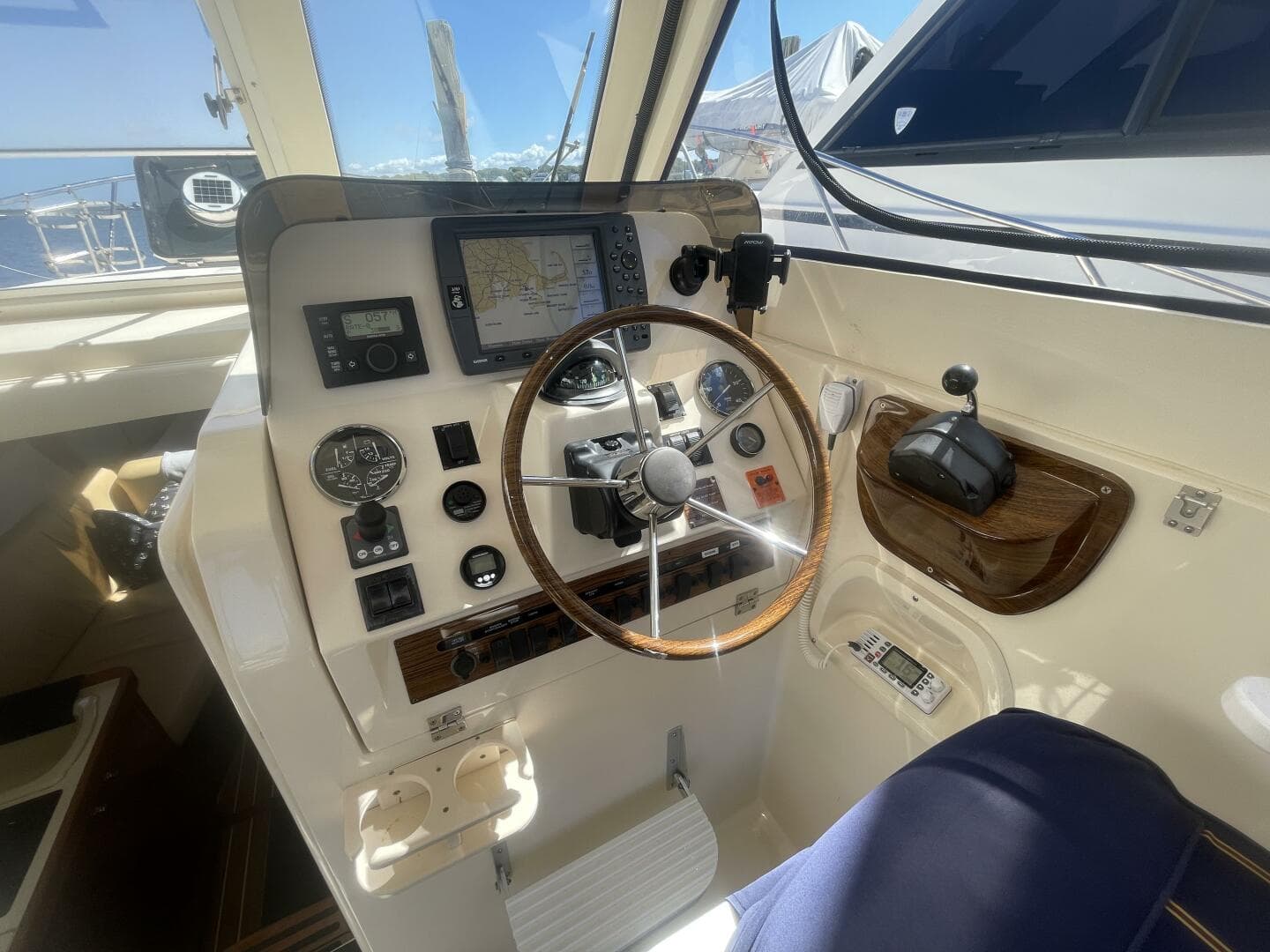 2005 Mainship 30 Pilot II — photo 14