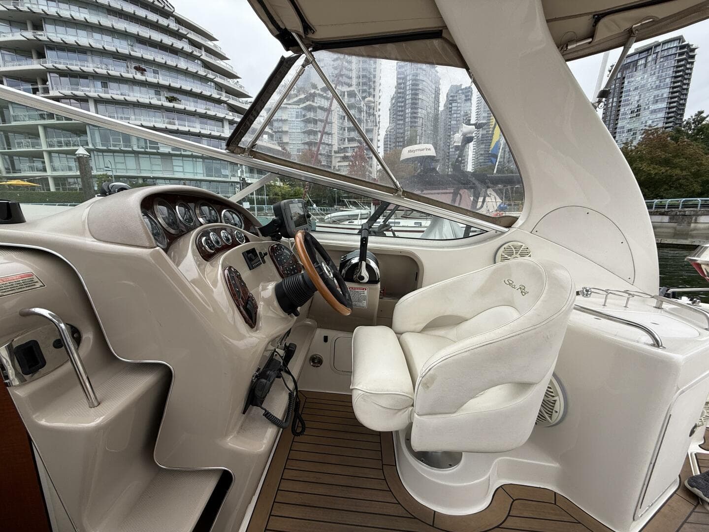 2002 Sea Ray 280 Sundancer — photo 18