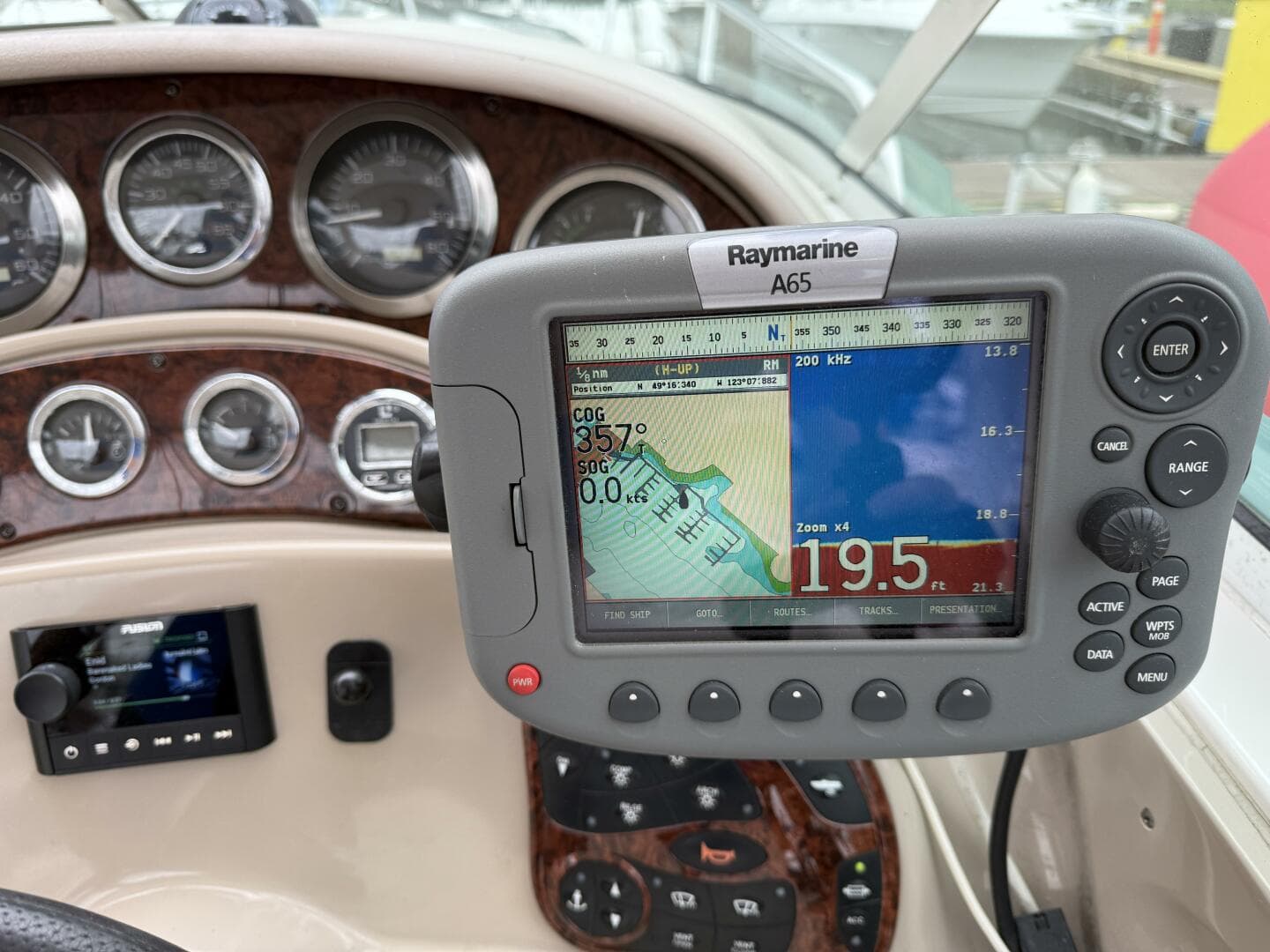 2002 Sea Ray 280 Sundancer — photo 13