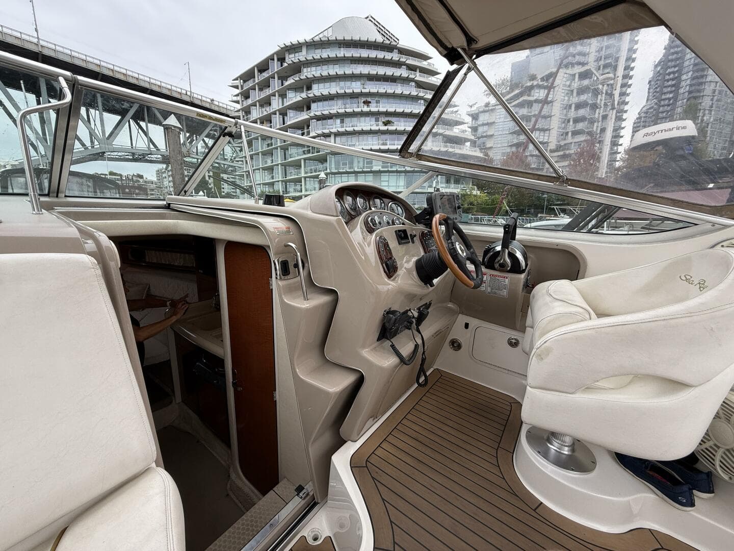 2002 Sea Ray 280 Sundancer — photo 11