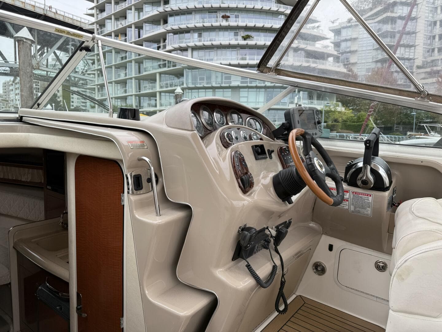 2002 Sea Ray 280 Sundancer — photo 10