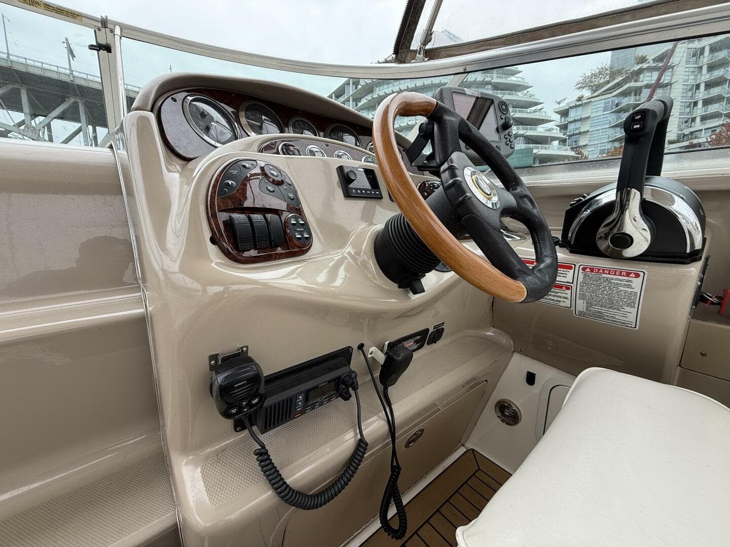 2002 Sea Ray 280 Sundancer — photo 15