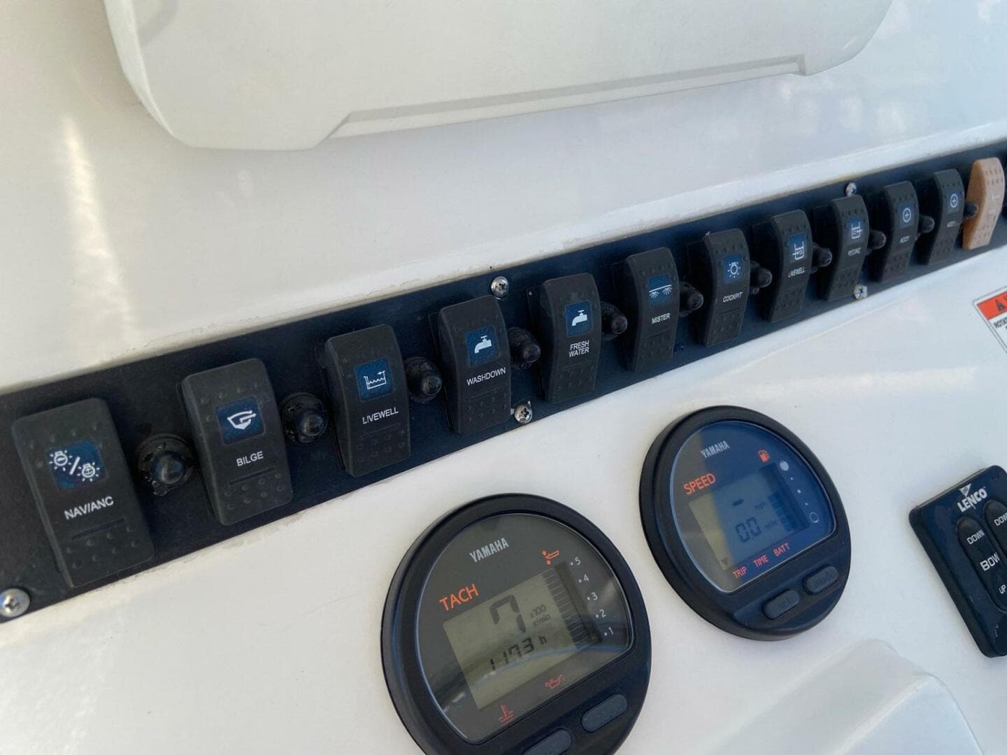 2015 Sea Hunt Ultra 234 — photo 24