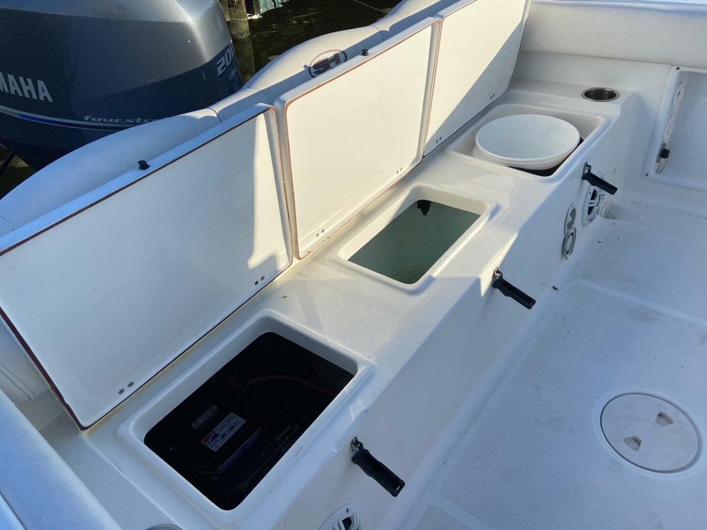 2015 Sea Hunt Ultra 234 — photo 36