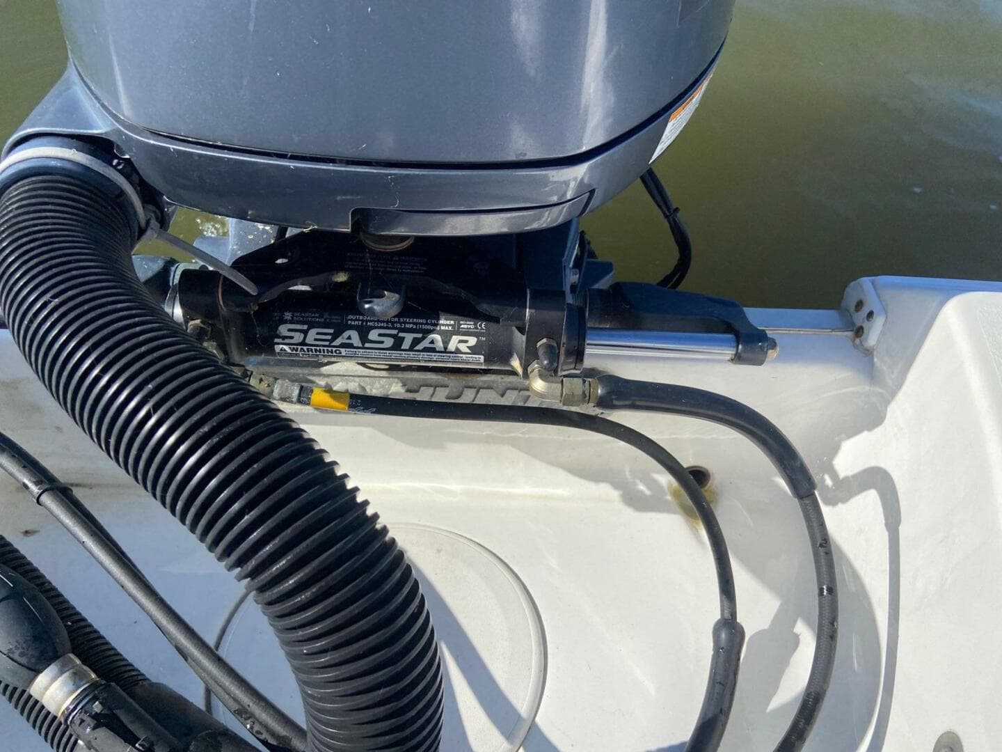 2015 Sea Hunt Ultra 234 — photo 38