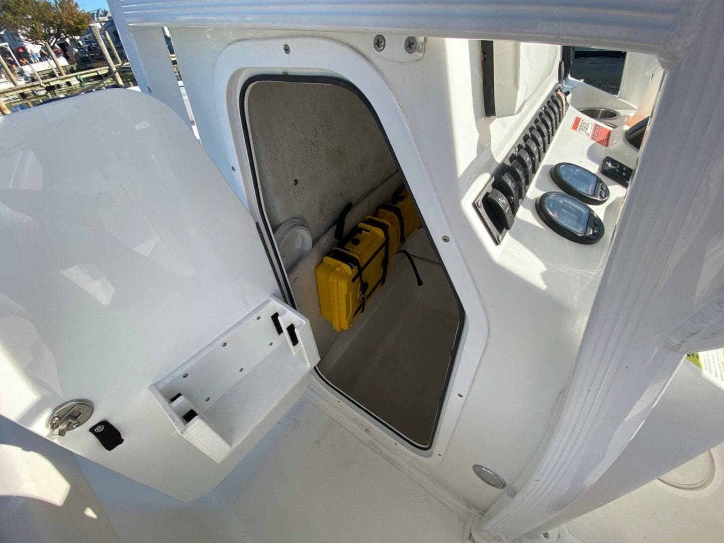 2015 Sea Hunt Ultra 234 — photo 33