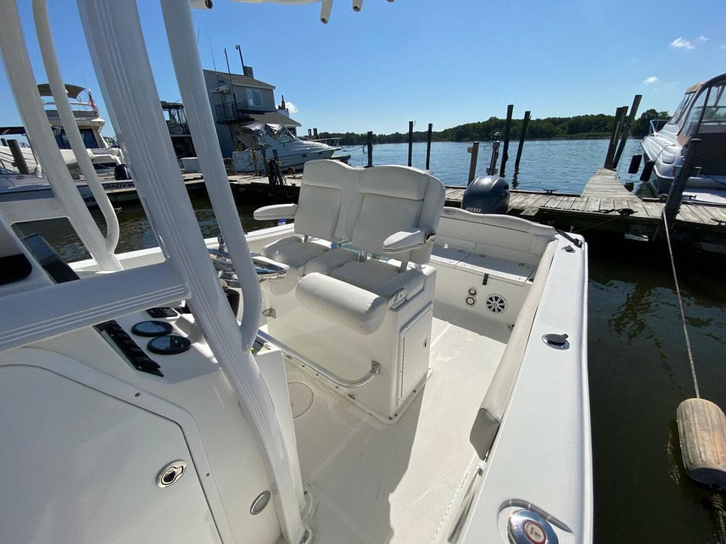 2015 Sea Hunt Ultra 234 — photo 31