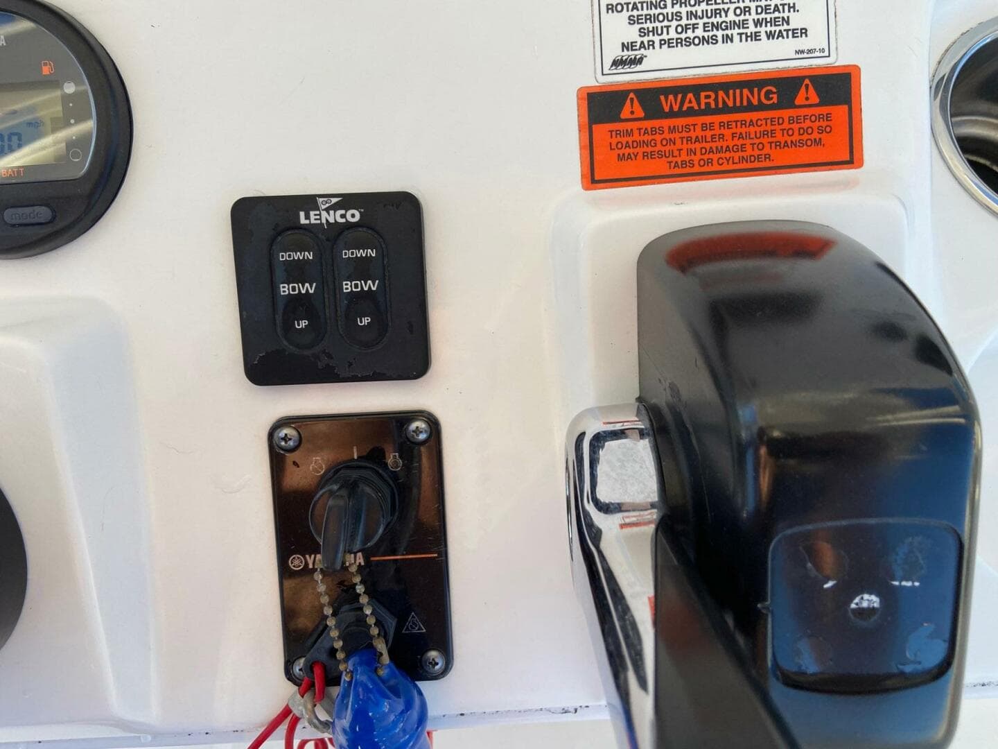 2015 Sea Hunt Ultra 234 — photo 25