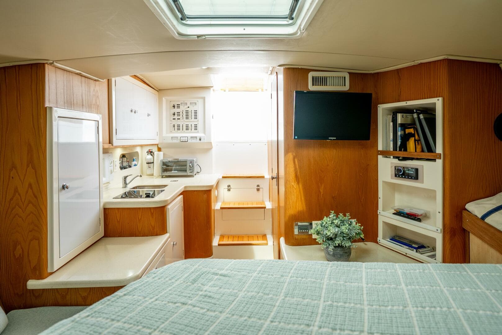 2004 Stolper 38 Express — photo 22