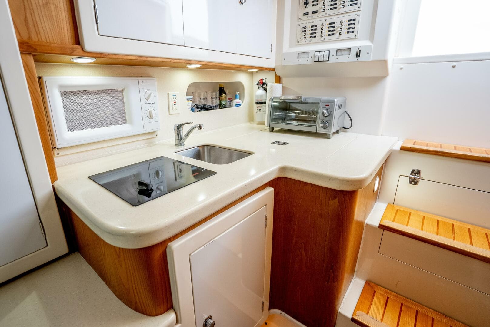 2004 Stolper 38 Express — photo 23