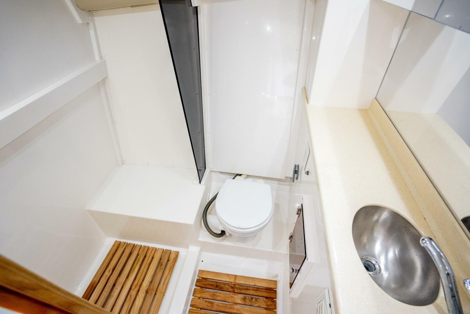 2004 Stolper 38 Express — photo 24