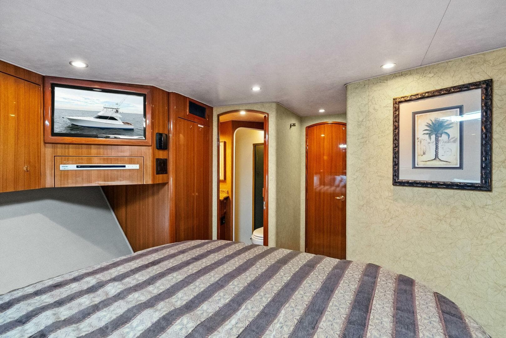 2006 Viking 61 Convertible — photo 24