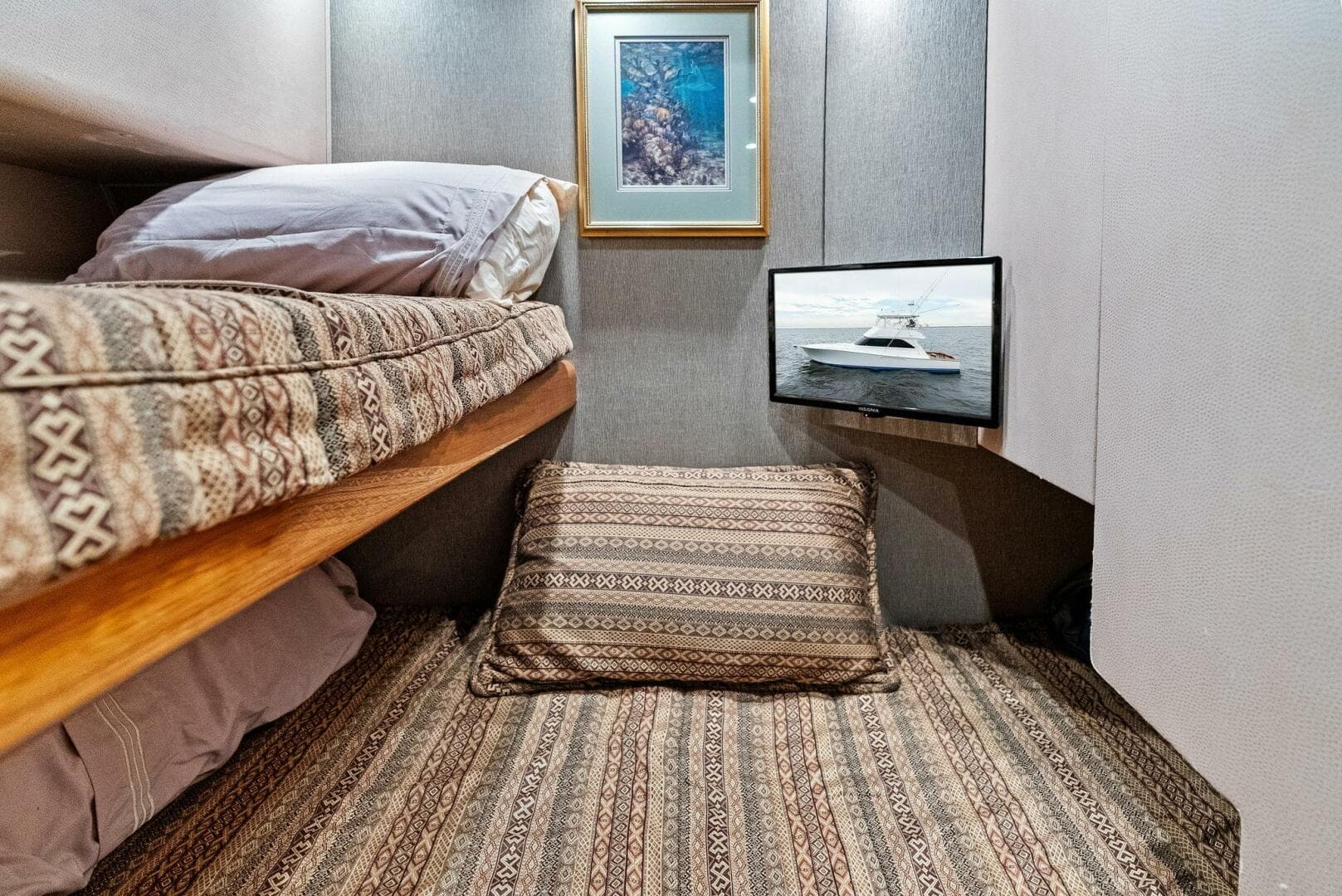 2006 Viking 61 Convertible — photo 32