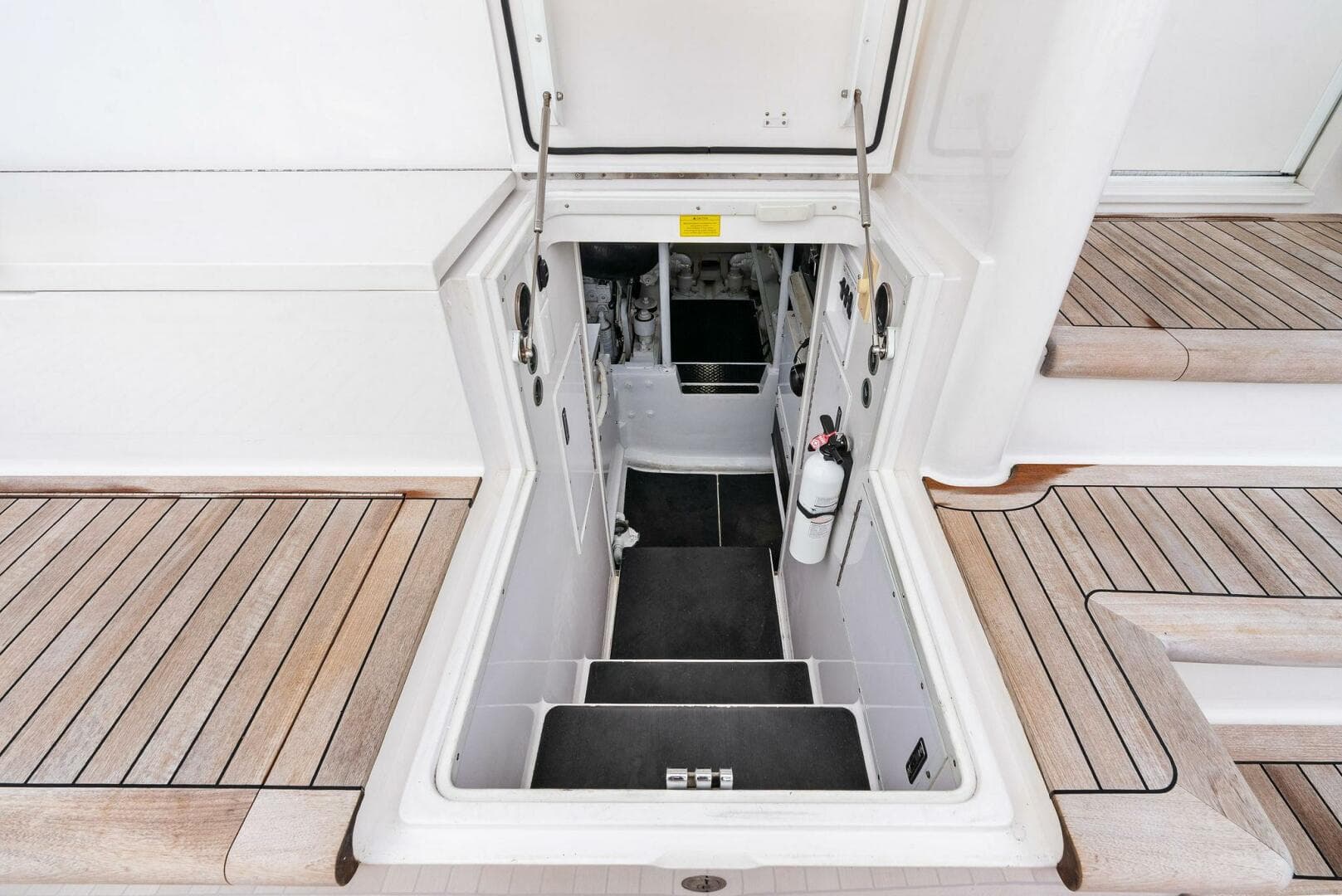 2006 Viking 61 Convertible — photo 42