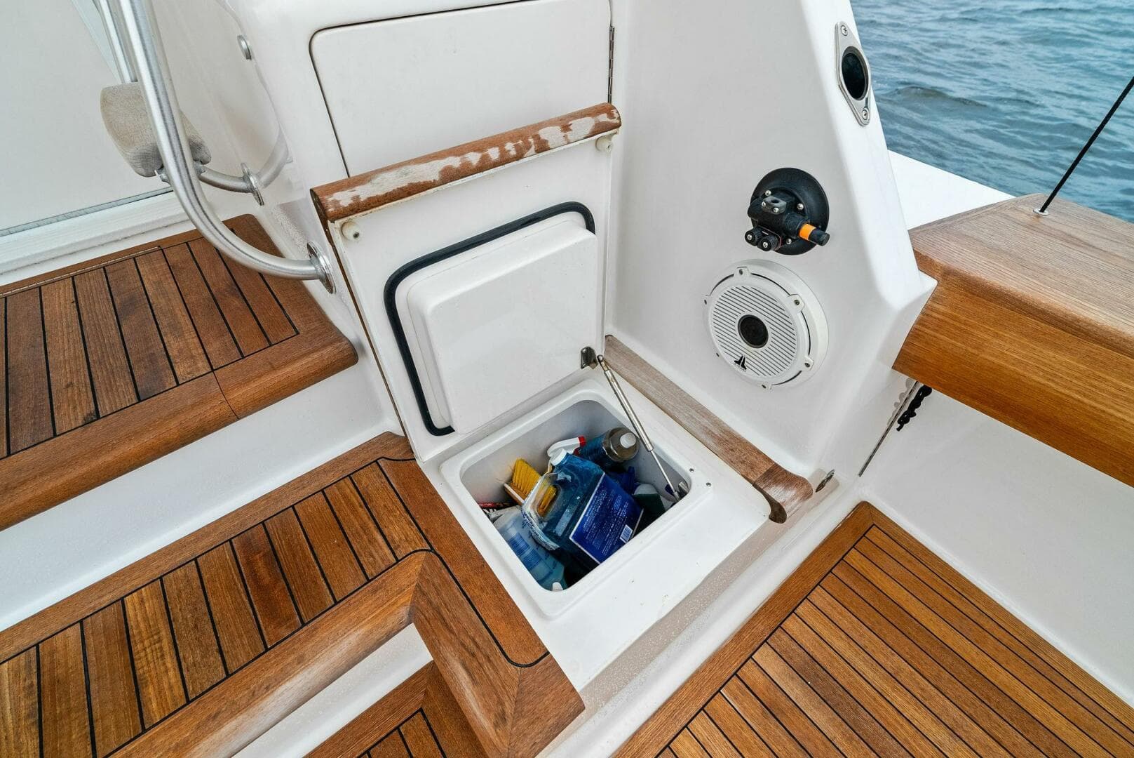 2006 Viking 61 Convertible — photo 53