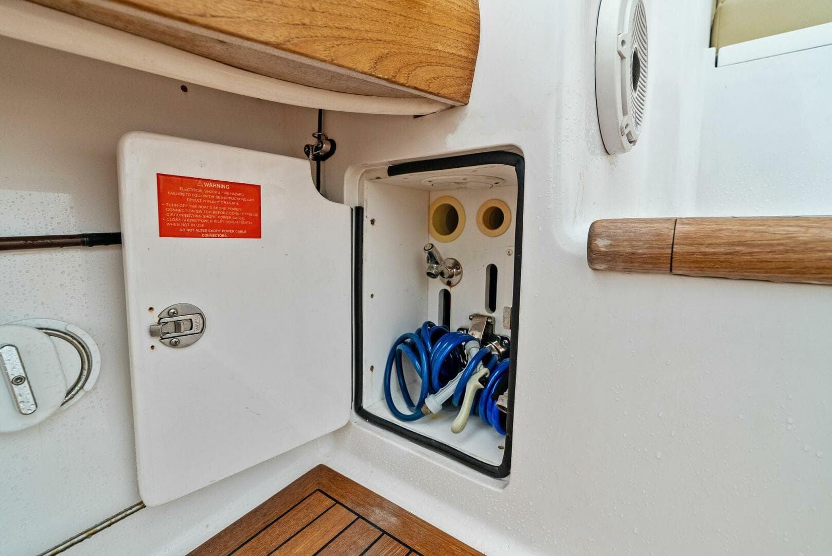 2006 Viking 61 Convertible — photo 59