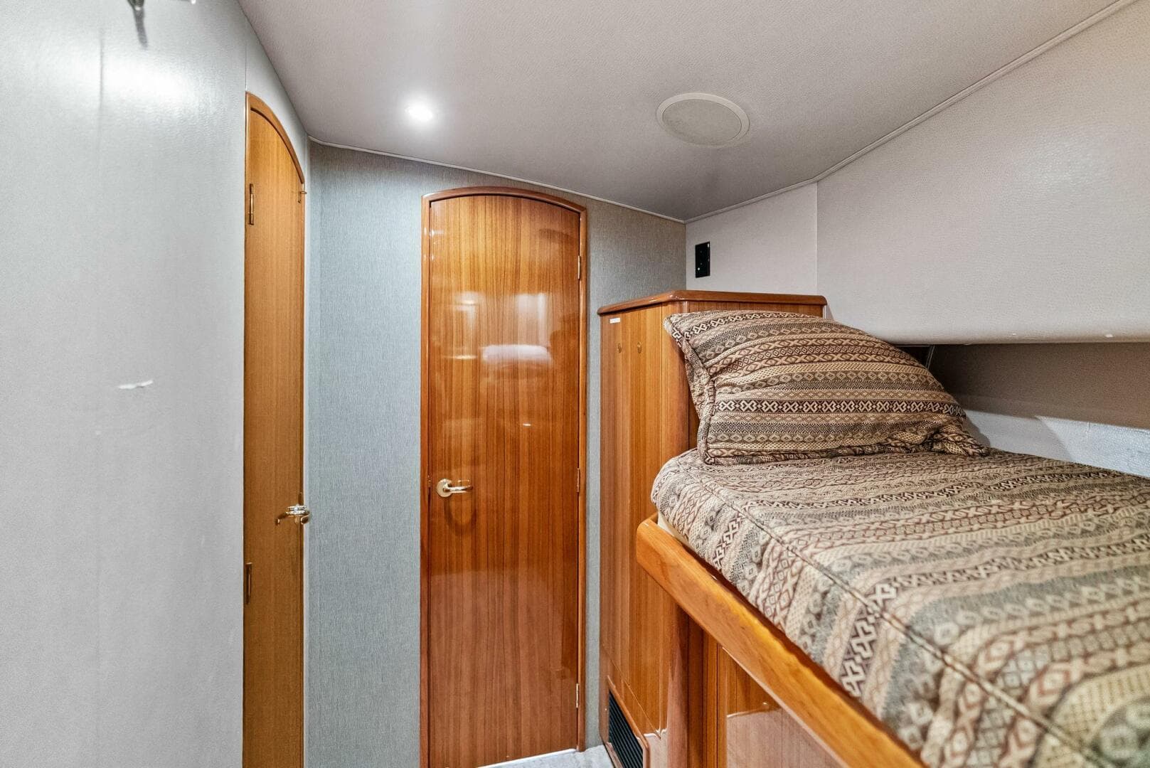 2006 Viking 61 Convertible — photo 35