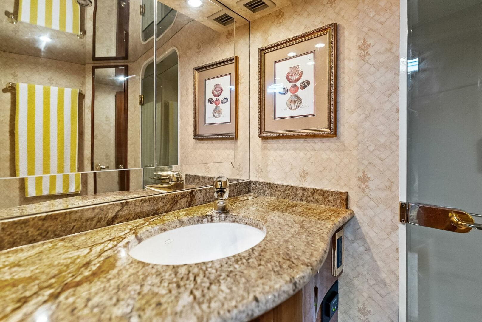 2006 Viking 61 Convertible — photo 25