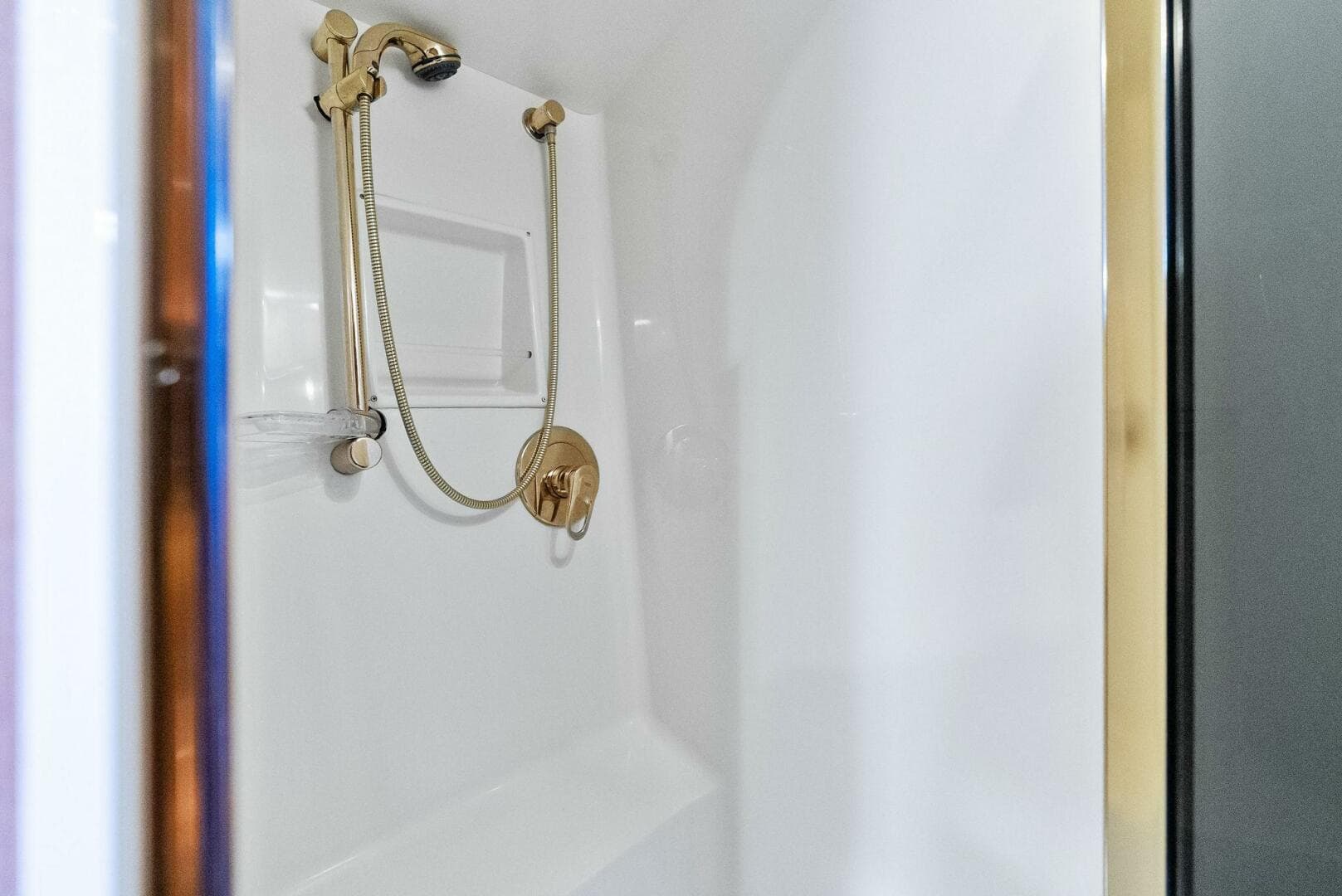 2006 Viking 61 Convertible — photo 22